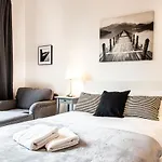Powiśle 2-Bedroom Apartments